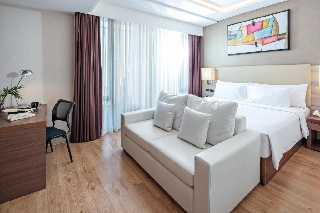 Adelphi Forty-Nine - 16