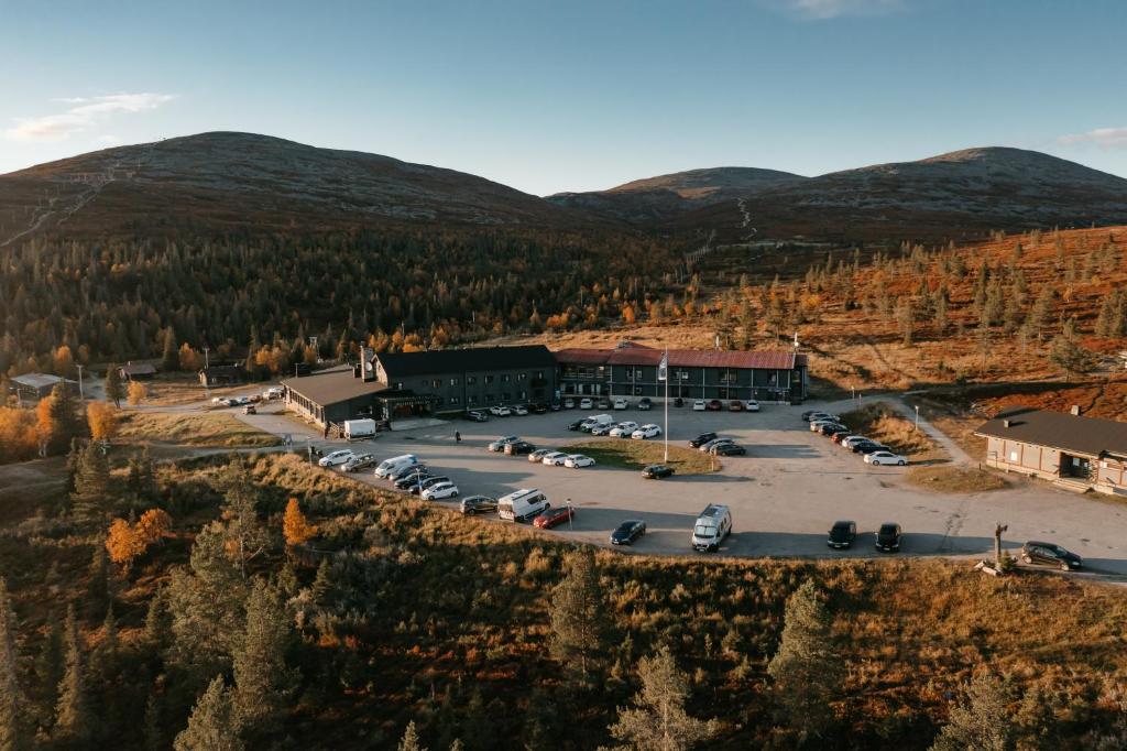 an aerial view of a building with cars parked in a parking lot at Lapland Hotels Pallas in Pallastunturi