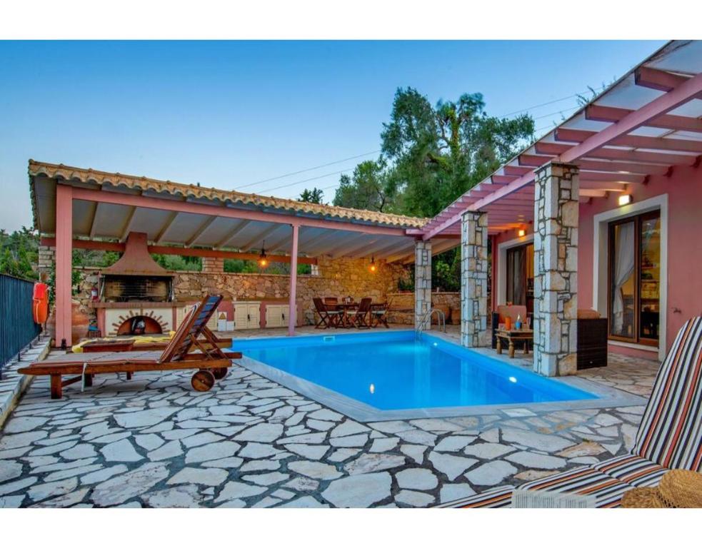 Casa con piscina y patio en Villa Faye en Gaios