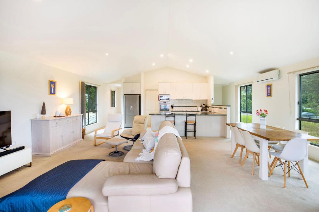 Villa Franco Pet Friendly 10 Mins Walk to Beach - Huis Met Drie Slaapkamers