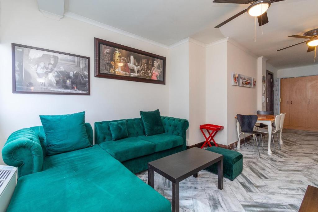 2 Bed Apartment On The Square
