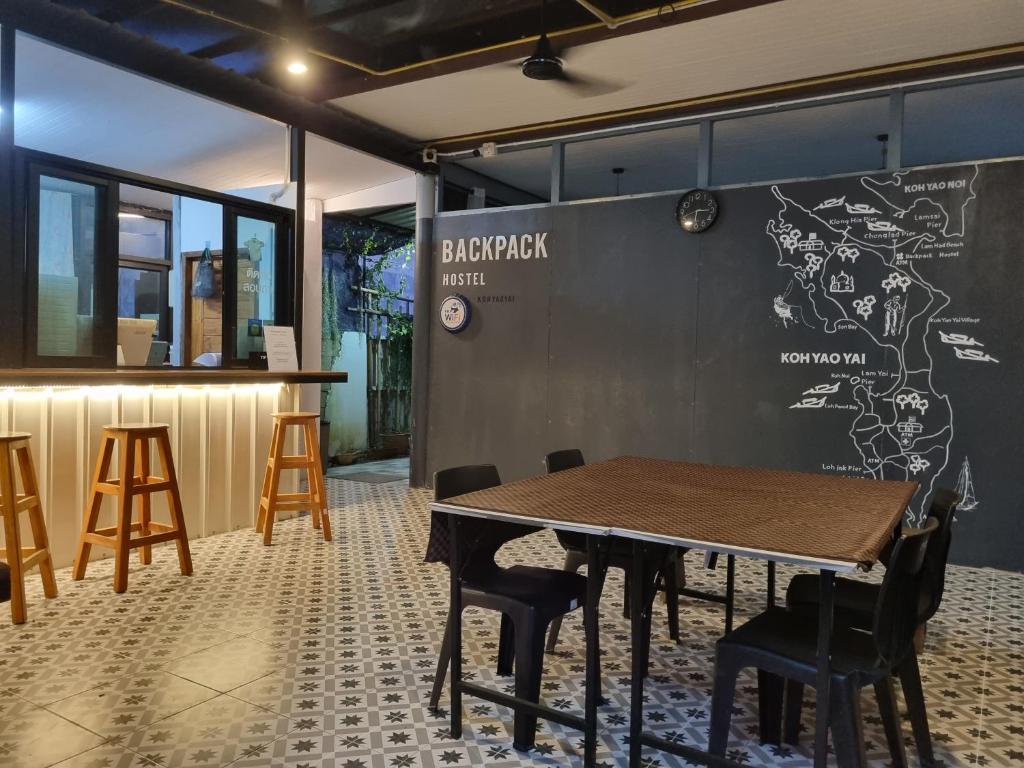 Restaurace v ubytování Backpack Hostel Kohyaoyai
