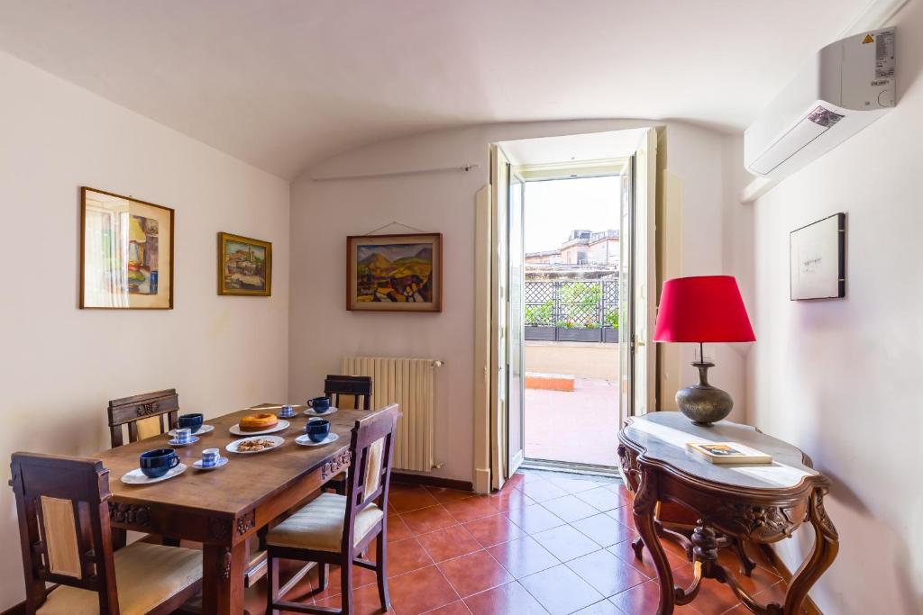 A seating area at Appartamento a Santa Maria La Nova by Wonderful Italy