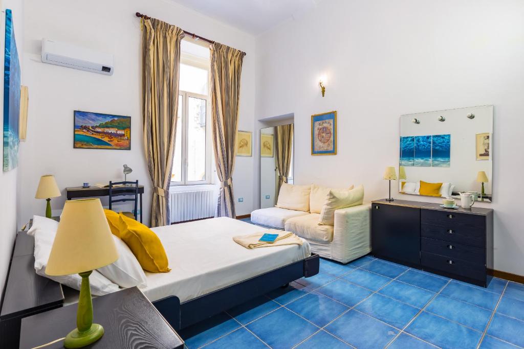 A bed or beds in a room at Appartamento a Santa Maria La Nova by Wonderful Italy