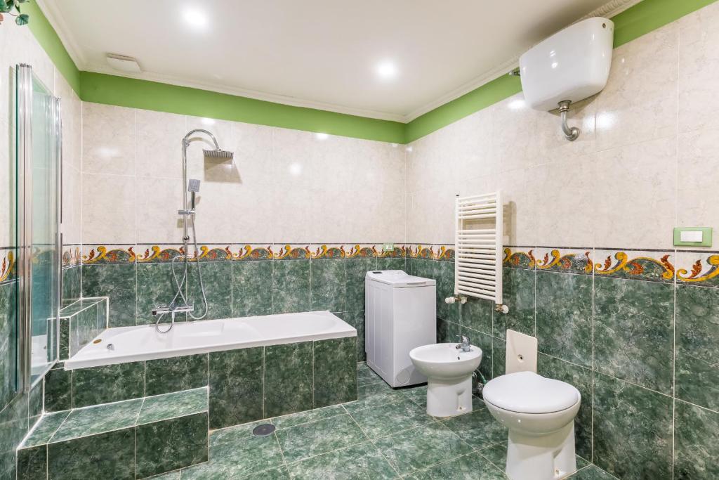 A bathroom at Appartamento a Santa Maria La Nova by Wonderful Italy