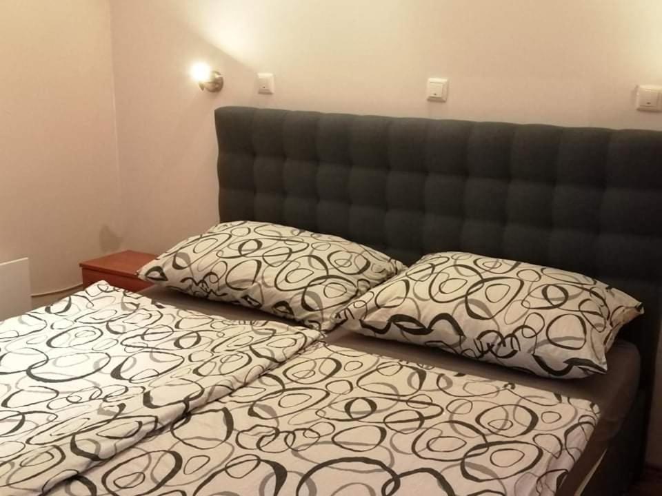 Laci Apartman - Apartment With Terrace
