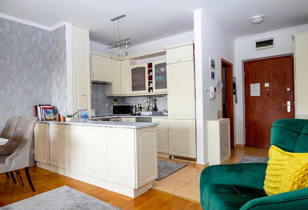 Kuchyňa alebo kuchynka v ubytovaní Rossalini Apartment with FREE Parking