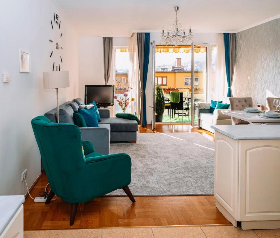 Posedenie v ubytovaní Rossalini Apartment with FREE Parking
