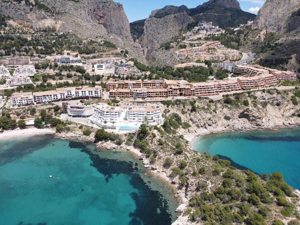 una vista aérea de positano en la costa de Amalfi en Luxury Apartments Mascarat, en Altea