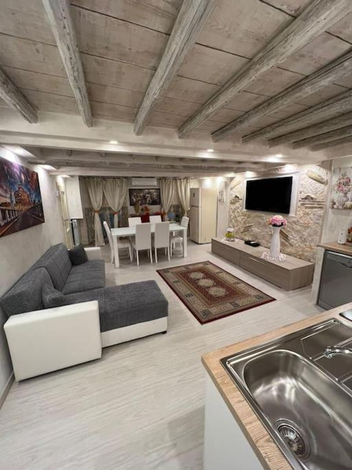 ROMA HISTORIC CENTER, 800 meters from the Trevi Fontain