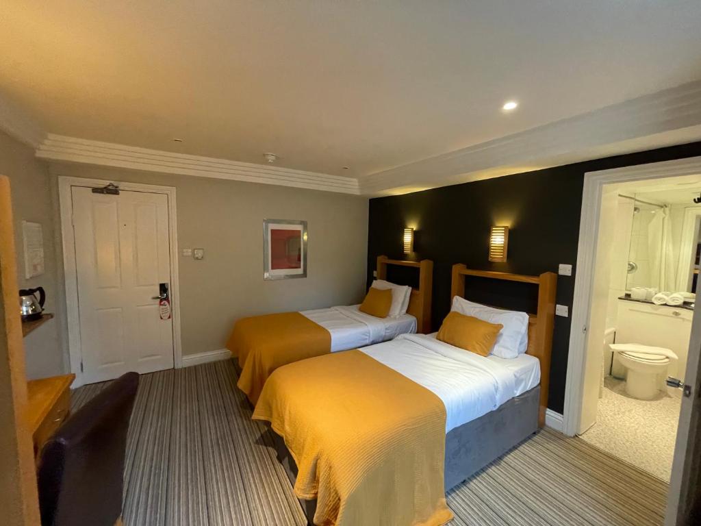 Postel nebo postele na pokoji v ubytování Shandon Hotel