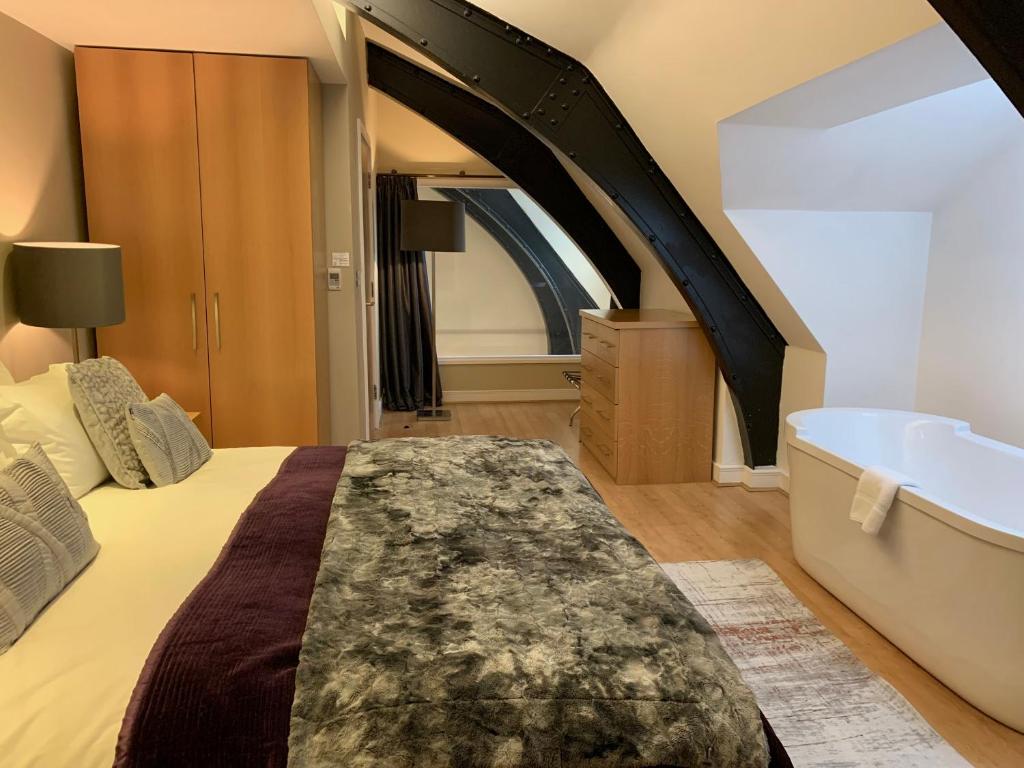 Postel nebo postele na pokoji v ubytování Quebecs Luxury Aparthotel