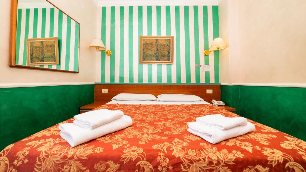 Llit o llits en una habitació de Hotel Center 3