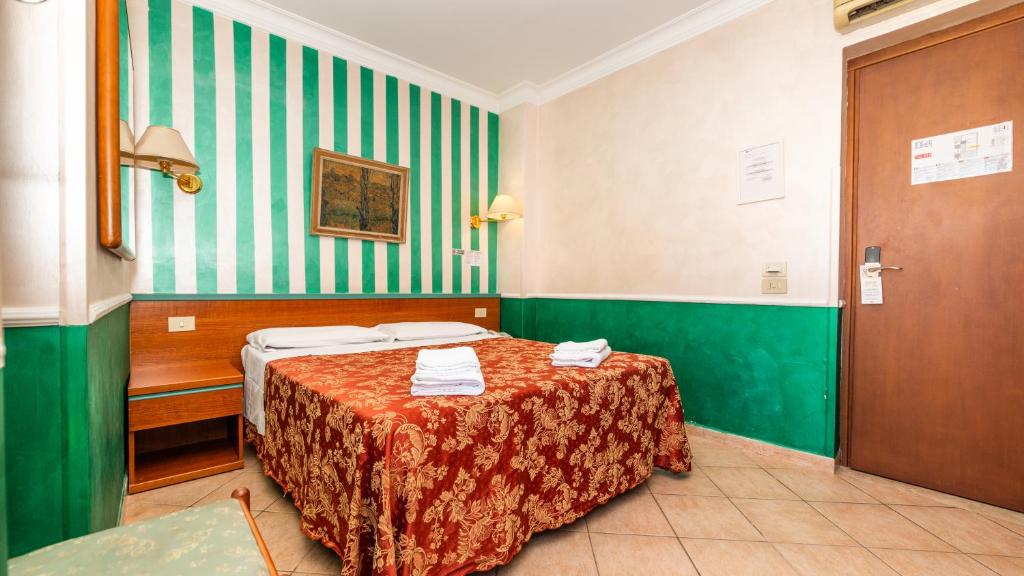 Llit o llits en una habitació de Hotel Center 3