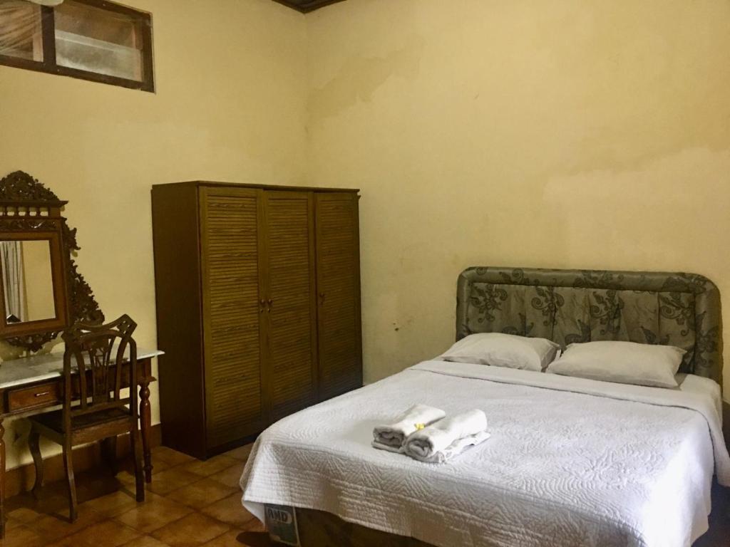 Puri Mandala Kaleran - Standard Double Room