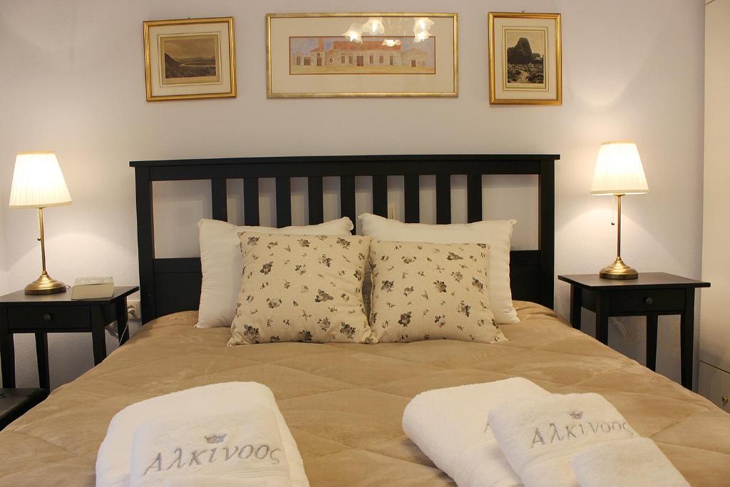 Posteľ alebo postele v izbe v ubytovaní Alkinoos Apt -Inspiring Living in Meteora -3BD