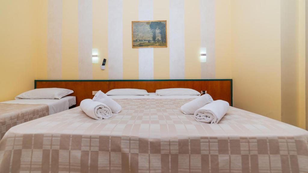 Llit o llits en una habitació de Hotel Center 3
