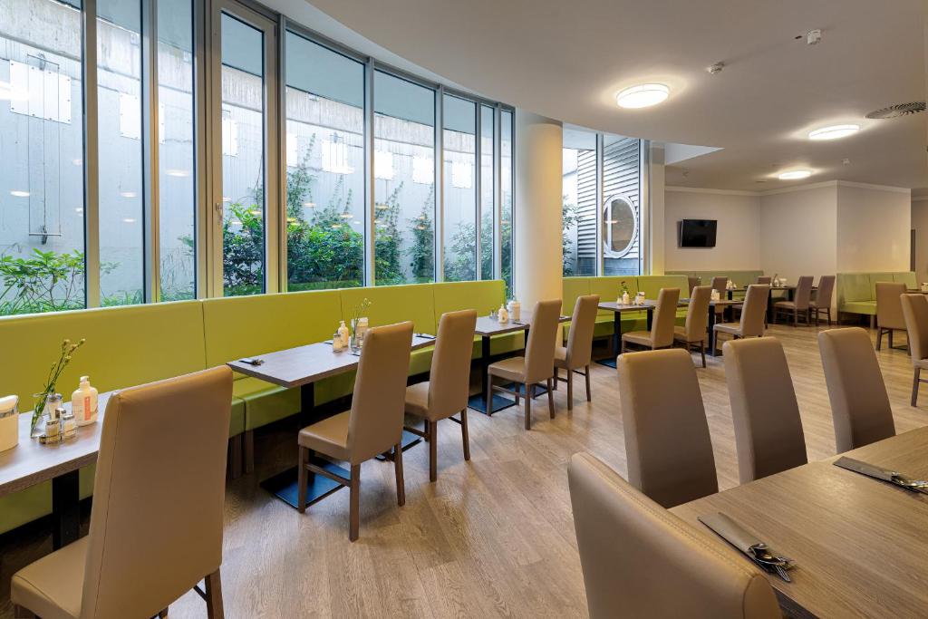 Ein Sitzbereich in der Unterkunft Tulip Inn München Messe
