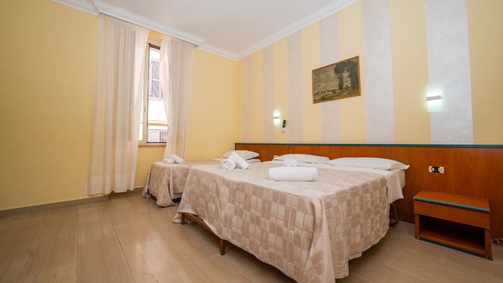 Llit o llits en una habitació de Hotel Center 3
