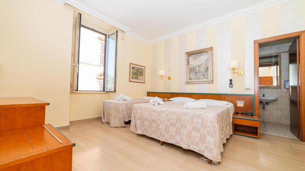 Llit o llits en una habitació de Hotel Center 3