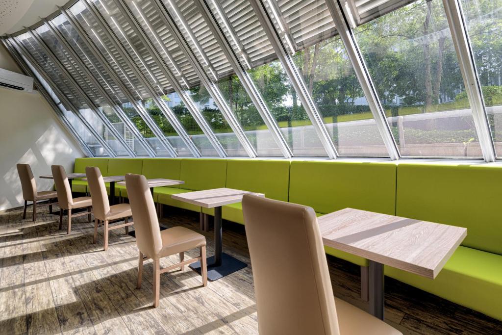 Ein Sitzbereich in der Unterkunft Tulip Inn München Messe
