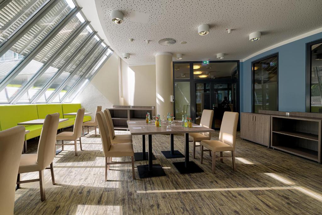 Ein Sitzbereich in der Unterkunft Tulip Inn München Messe