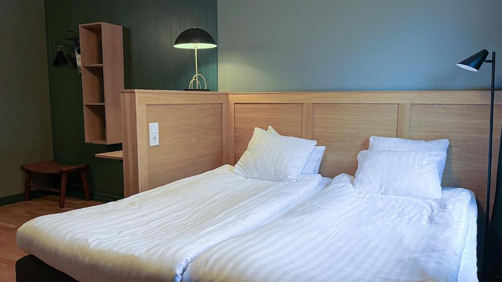Postel nebo postele na pokoji v ubytování Lundsbrunn Resort & Spa