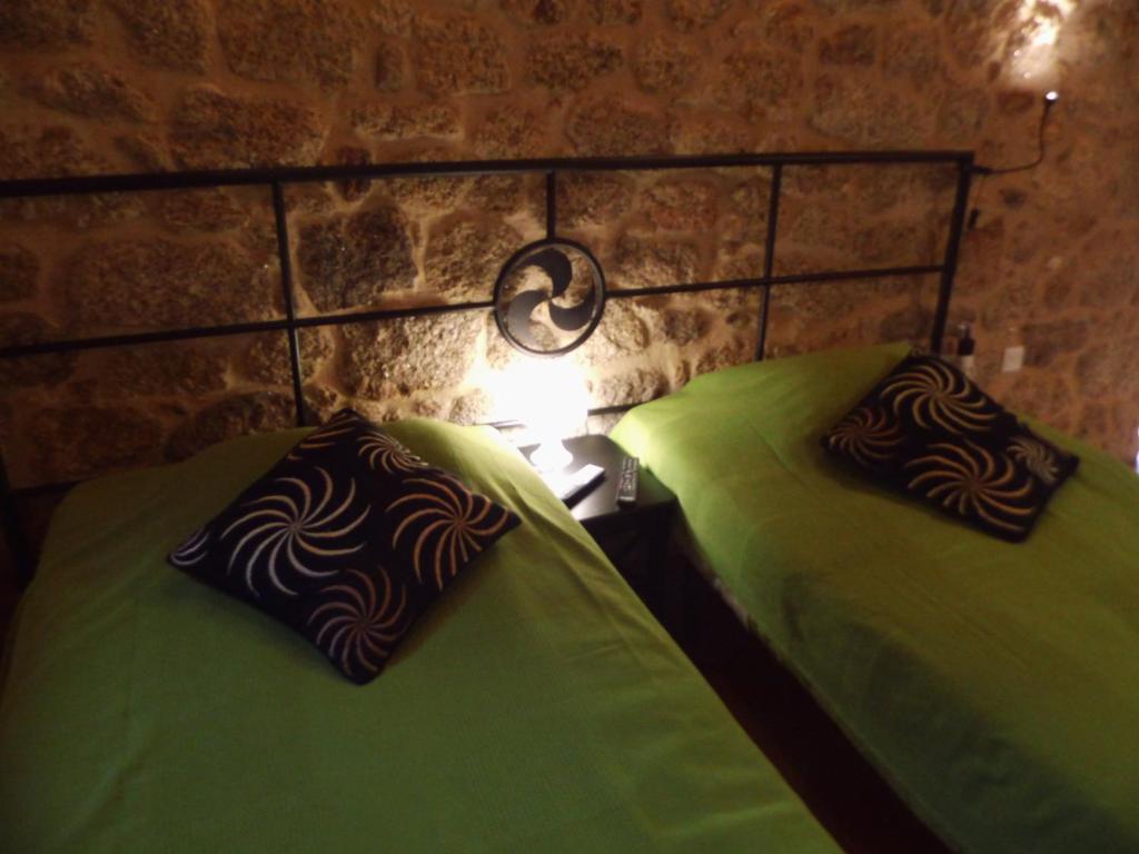 Postel nebo postele na pokoji v ubytování Taverna Lusitana
