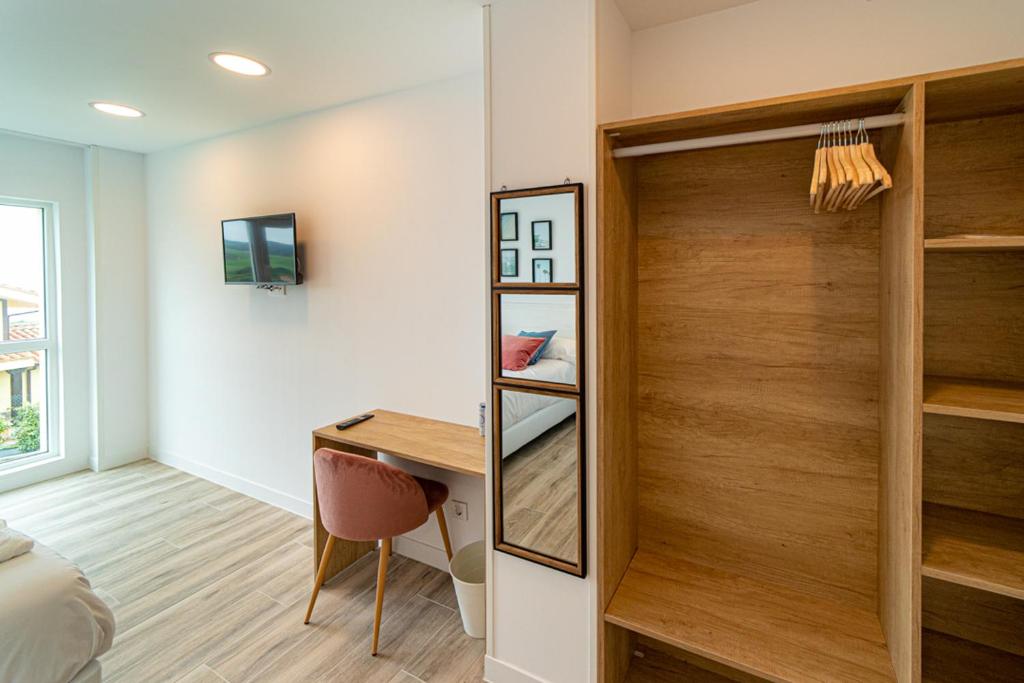 TV a/nebo společenská místnost v ubytování Alima Surf & Hotel