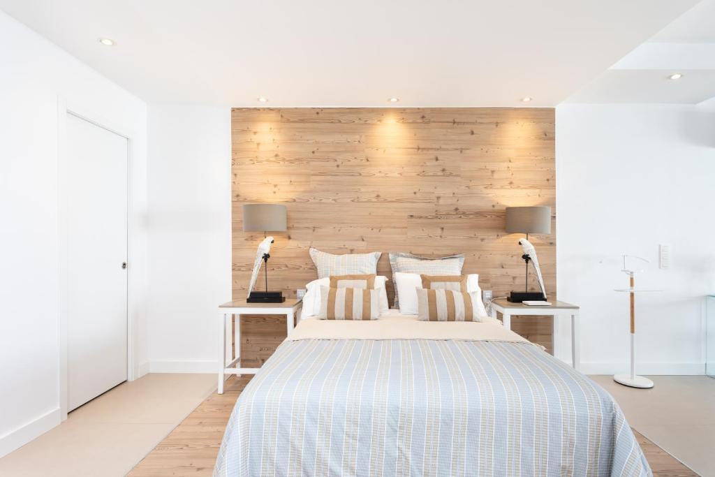 a bedroom with a large bed with a wooden headboard at Rooms & Suites Loft 2G Deluxe Edition Arrecife in Arrecife