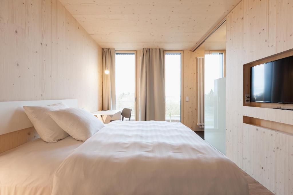 Postel nebo postele na pokoji v ubytování Bader Hotel