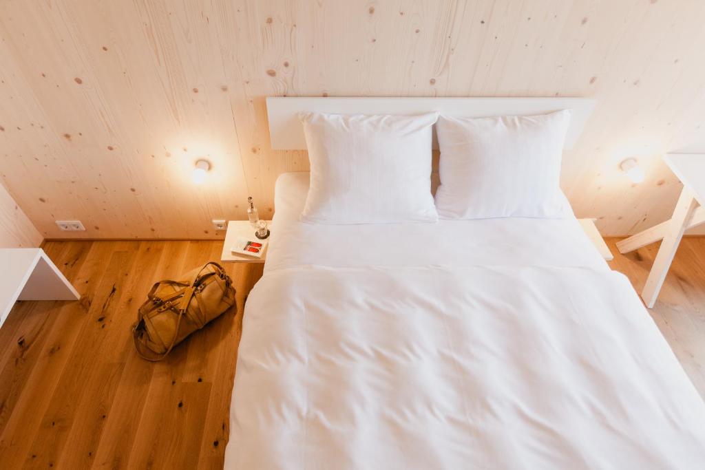 Postel nebo postele na pokoji v ubytování Bader Hotel