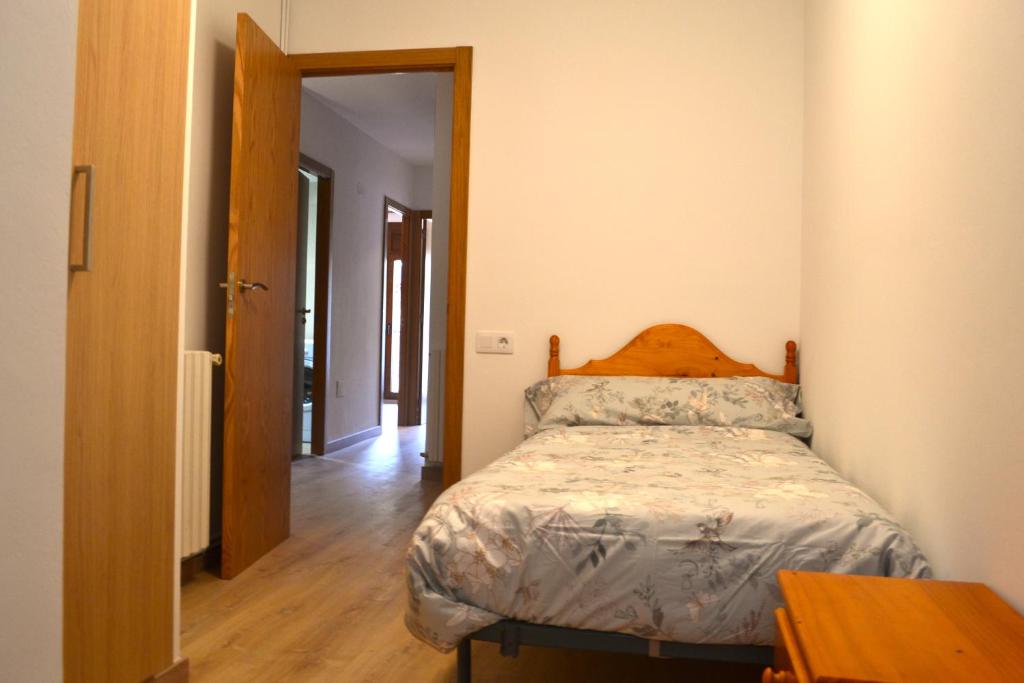 Postel nebo postele na pokoji v ubytování Apartament comfortable amb vistes i cèntric by RURAL D'ÀNEU