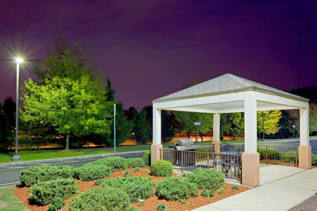Sonesta Simply Suites Somerset photo