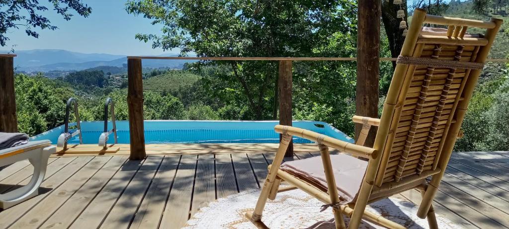 Nespecifikovaný výhled na hory nebo výhled na hory při pohledu z luxury tent