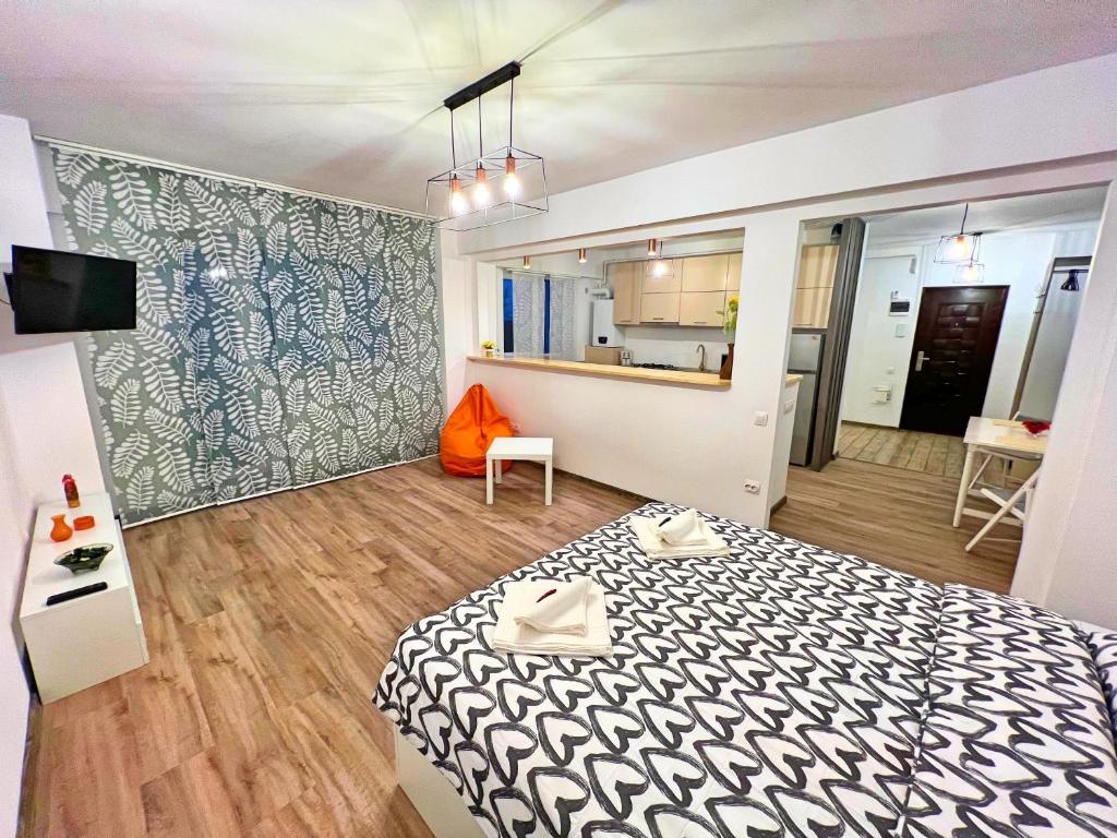 a small room with a bed and a kitchen at Peak Apartments in Braşov