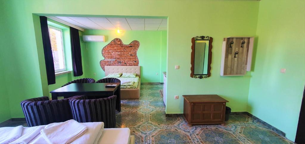 Postel nebo postele na pokoji v ubytování Rent Room hotel Dunav Center