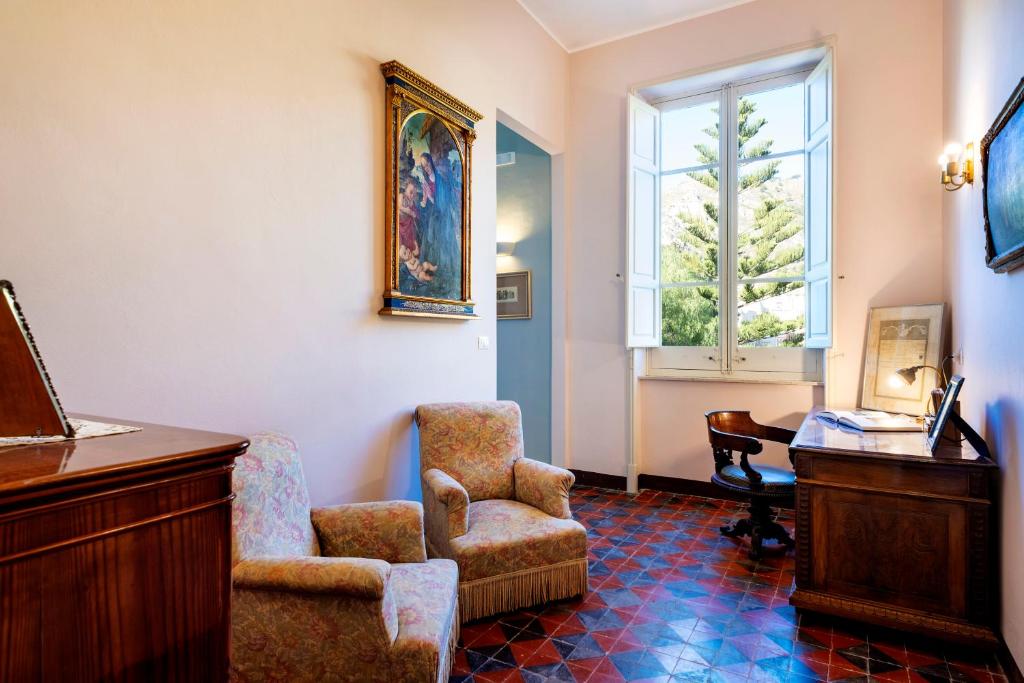 Telewizja i/lub zestaw kina domowego w obiekcie Villa Angelina - charming rooms & apartments