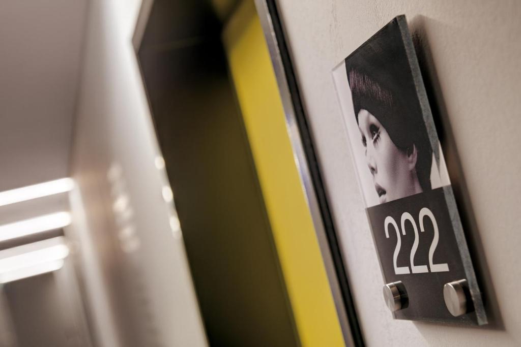 Hotel Indigo - Dusseldorf - Victoriaplatz by IHG - Resim 36