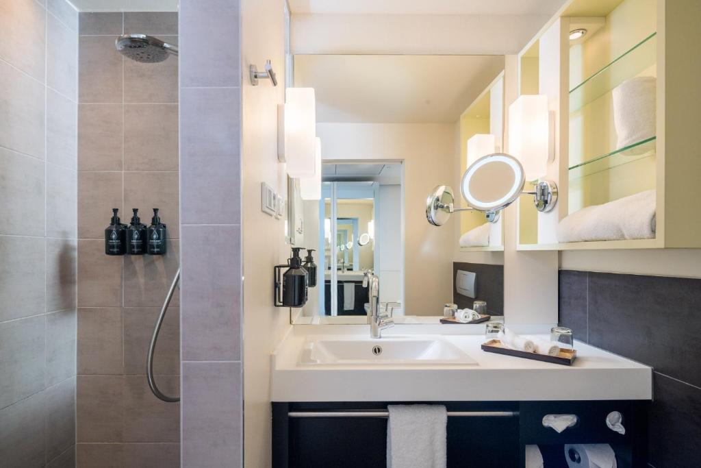 Hotel Indigo - Dusseldorf - Victoriaplatz by IHG - Resim 2