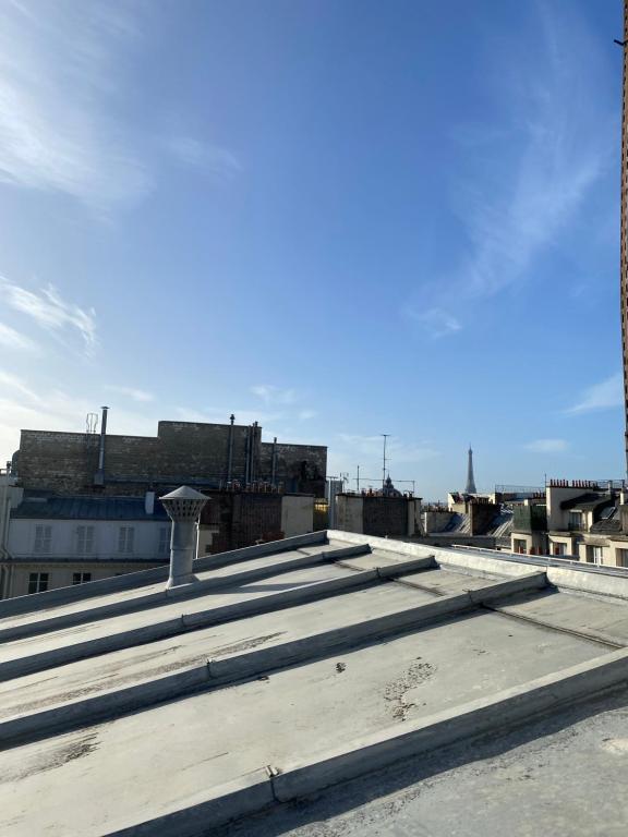 a view of the roof of a building at Place Vendôme Luxe 60 SQM Bail mobilité in Paris