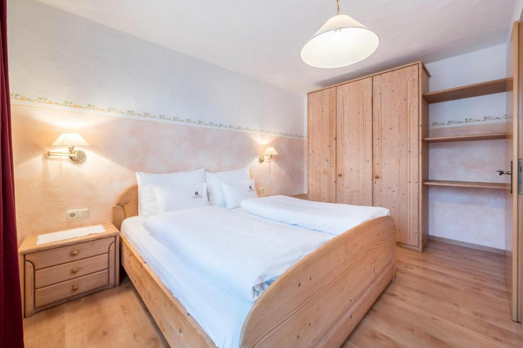 Postel nebo postele na pokoji v ubytování Haus zur Vogelweide App 3