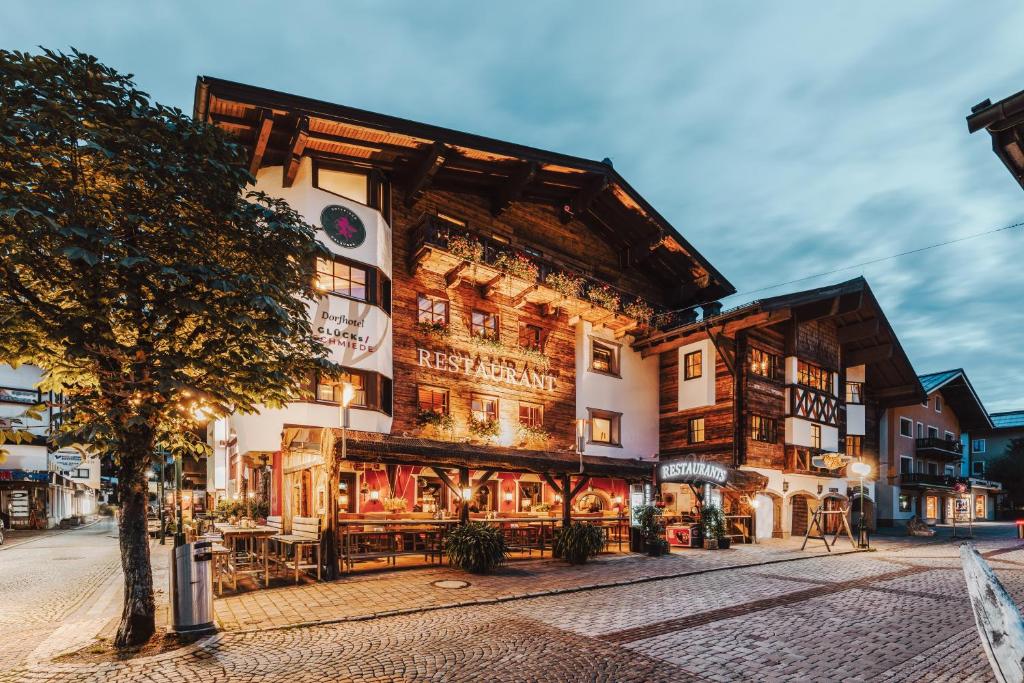 a building in the middle of a street at Dorfhotel Glücksschmiede in Saalbach Hinterglemm