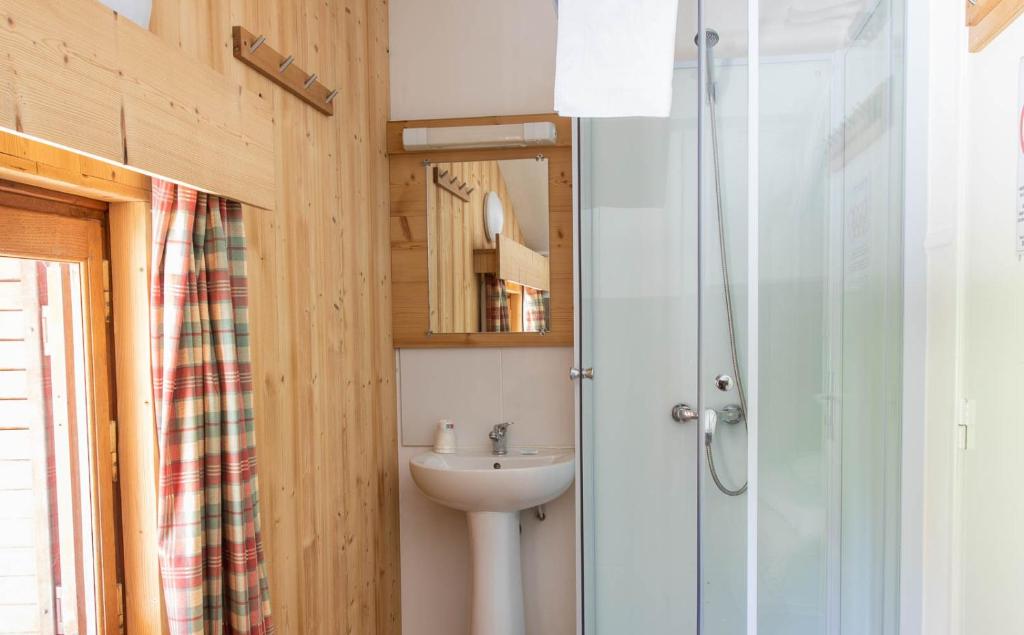 a bathroom with a sink and a shower at Hotel Le Chamois in L&#39;Alpe-d&#39;Huez