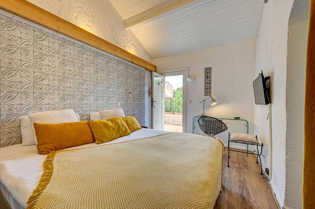 Contact Hôtel Le Provence - Habitación Familiar (2 Adultos + 2 Niños)