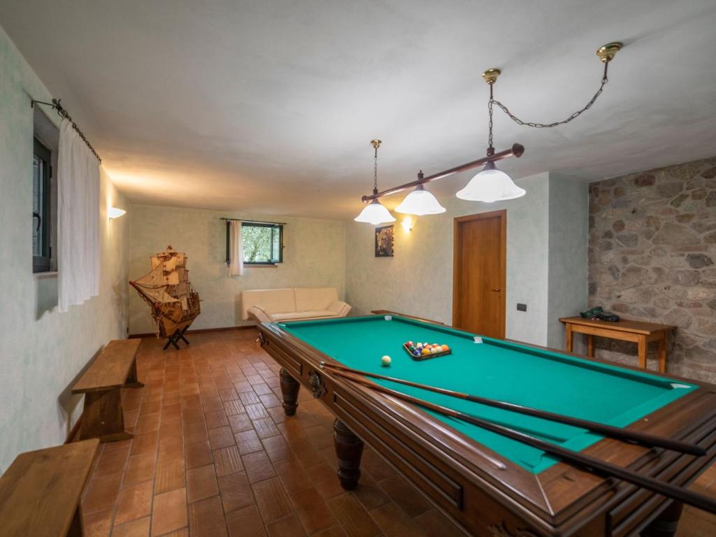 Biliardový stôl v ubytovaní Holiday Home Rustico Cavernoso by Interhome