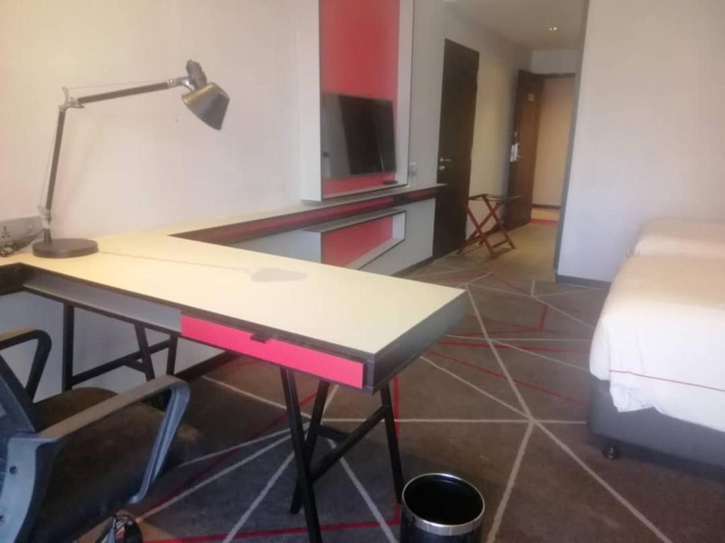 The RED - Zwillingszimmer Mit Balkon