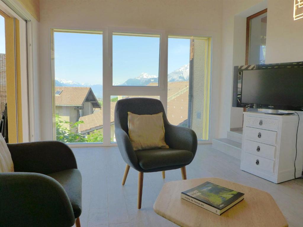 TV a/nebo společenská místnost v ubytování Apartment Tilleul by Interhome