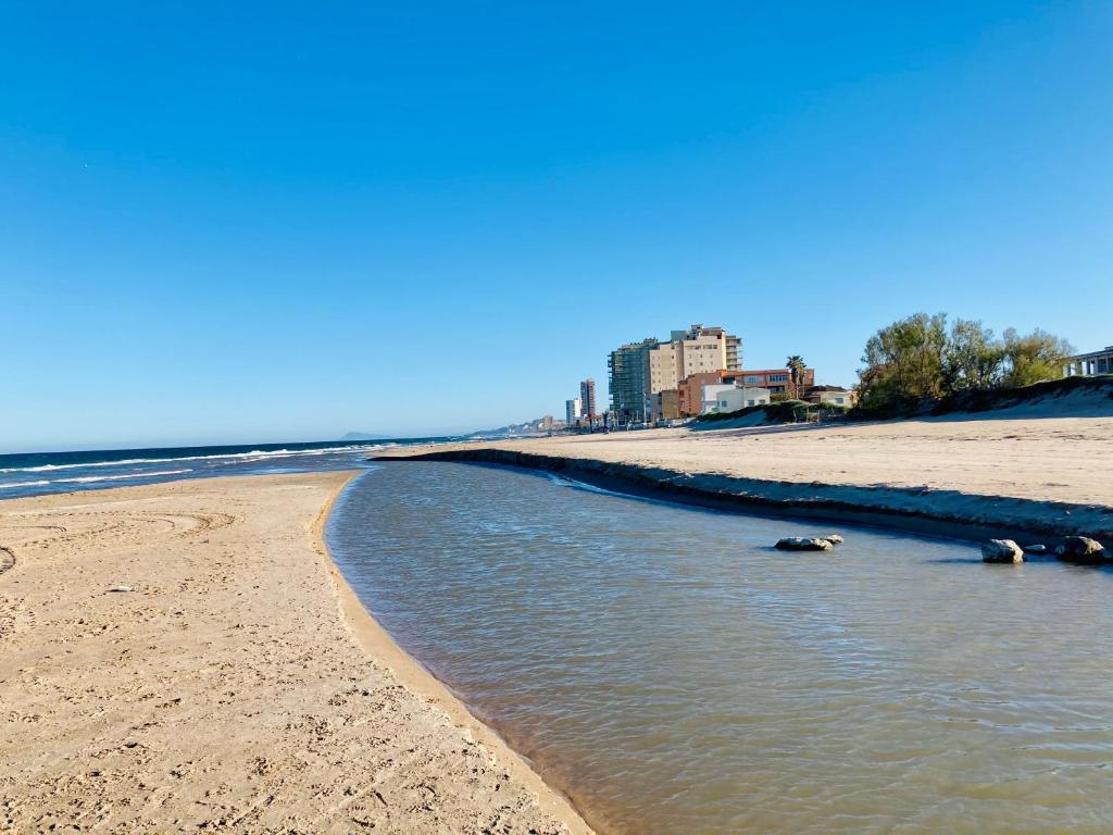 Beachfront and Bright Apartment, Mareny Barraquetas – Updated ...