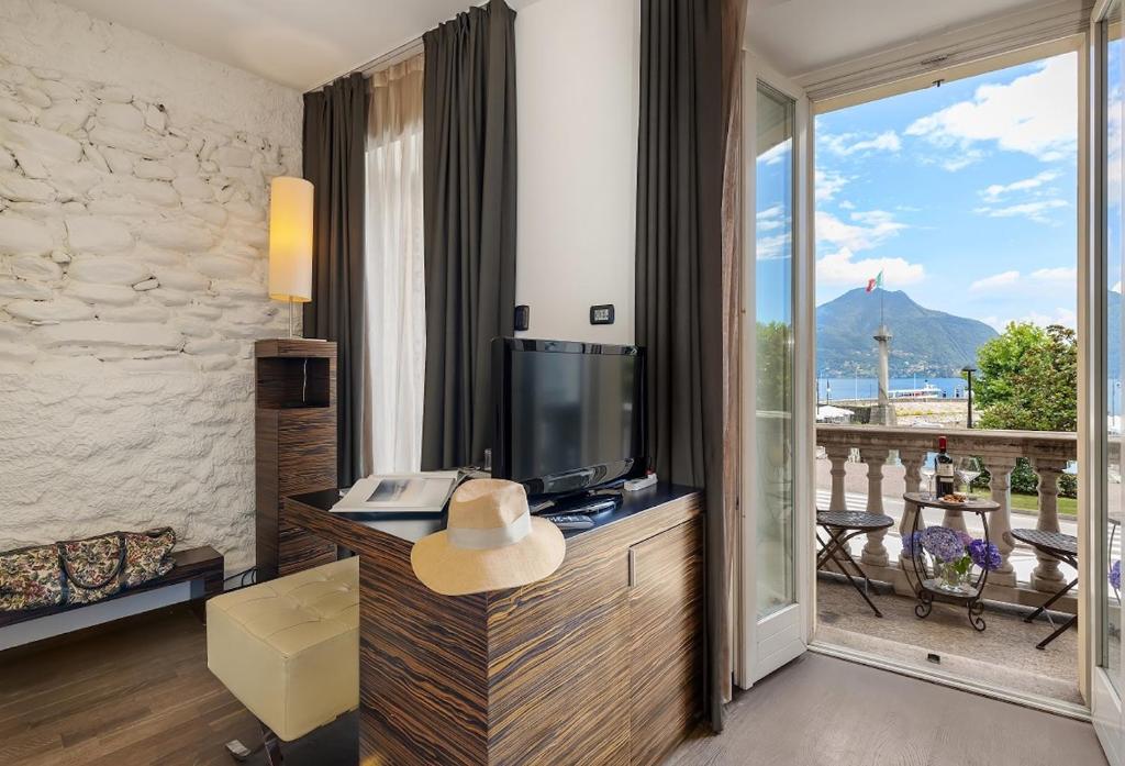 Nespecifikovaný výhled na hory nebo výhled na hory při pohledu z hotelu